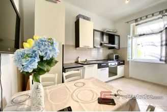 011 2034 16 split spinut two bedroom apartment for rent