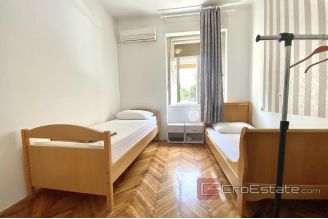 011 2034 16 split spinut two bedroom apartment for rent