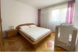 015 2034 17 split spinut two bedroom apartment for rent
