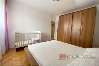 015 2034 17 split spinut two bedroom apartment for rent