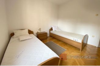 015 2034 17 split spinut two bedroom apartment for rent