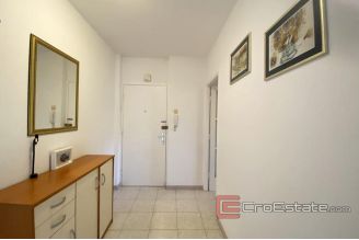 015 2034 17 split spinut two bedroom apartment for rent