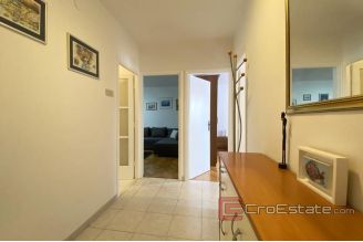 015 2034 17 split spinut two bedroom apartment for rent