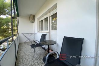 015 2034 17 split spinut two bedroom apartment for rent
