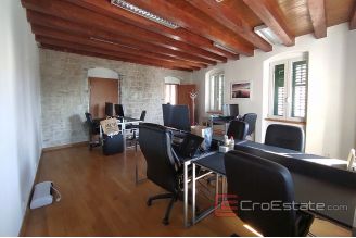006 2024 124 Split centar office space in attractive location for rent