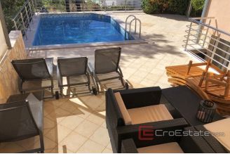 013 2033 12 Ciovo apartment house with sea view for sale