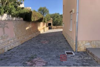 013 2033 12 Ciovo apartment house with sea view for sale