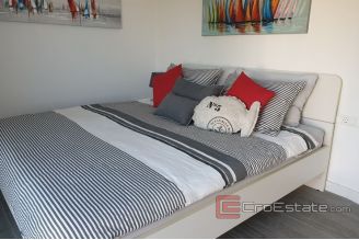 008 5042 30 Split area house with pool for sale