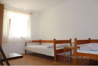 009 2029 15 Marina house for renovation for sale