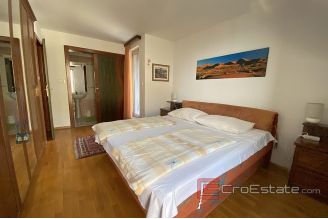 014 2034 18 Split beautiful house with a yard near center for sale