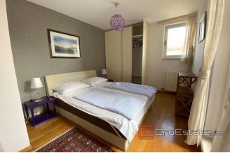 014 2034 18 Split beautiful house with a yard near center for sale