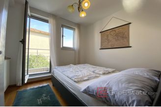 014 2034 18 Split beautiful house with a yard near center for sale