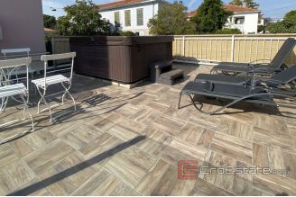 014 2034 18 Split beautiful house with a yard near center for sale