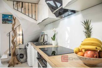007 2024 127 split center renovated stone house for_sale