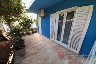 013 2016 471 Peljesac apartment house for sale