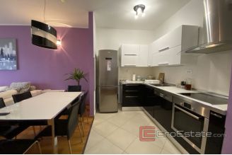 012 2034 19 Split Pazdigrad two bedroom apartment with yard for sale