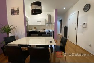 012 2034 19 Split Pazdigrad two bedroom apartment with yard for sale