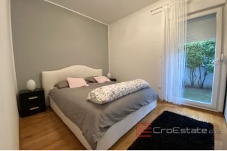 012 2034 19 Split Pazdigrad two bedroom apartment with yard for sale