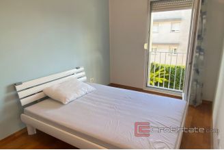 012 2034 19 Split Pazdigrad two bedroom apartment with yard for sale