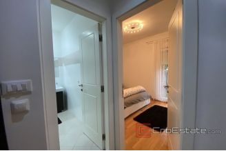 012 2034 19 Split Pazdigrad two bedroom apartment with yard for sale
