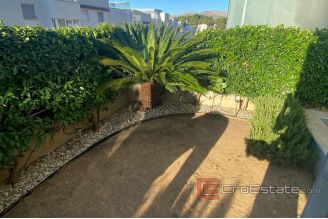 012 2034 19 Split Pazdigrad two bedroom apartment with yard for sale