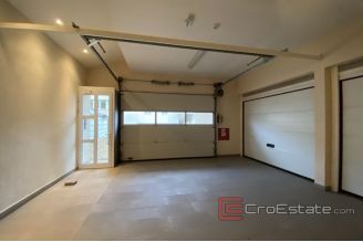 012 2034 19 Split Pazdigrad two bedroom apartment with yard for sale