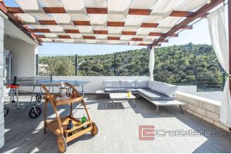 009 2018 170 house by sea with two apartments for sale