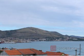 008 2031 11 Ciovo house with sea view for sale