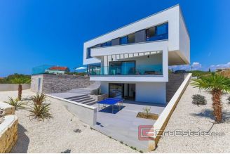 014 2035 01 Ciovo modern newly built villa with pool for sale