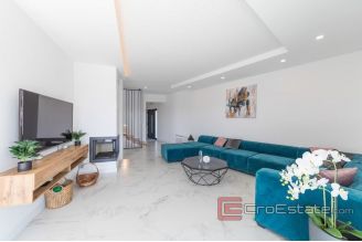 014 2035 01 Ciovo modern newly built villa with pool for sale