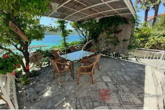 011 2016 462a Peljesac restaurant in first row to the sea for sale