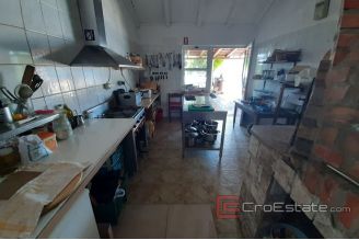 011 2016 462a Peljesac restaurant in first row to the sea for sale