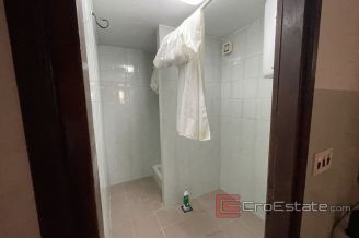 007 2035 03 Trogir Commercial space in a frequent location for rent