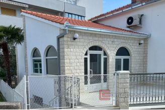 007 2035 03 Trogir Commercial space in a frequent location for rent