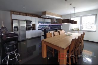 019 2024 128 Ciovo villa with pool and sea view for sale
