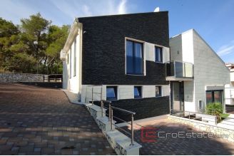 019 2024 128 Ciovo villa with pool and sea view for sale
