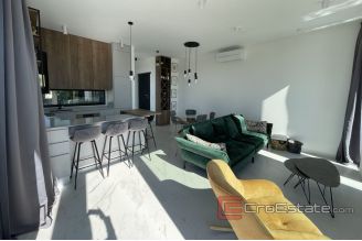 011 2035 04 Trogir Modern villa with pool for sale