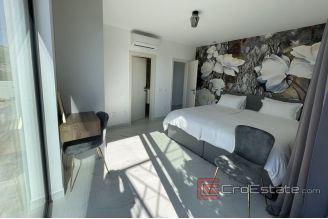 011 2035 04 Trogir Modern villa with pool for sale