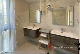 011 2035 04 Trogir Modern villa with pool for sale