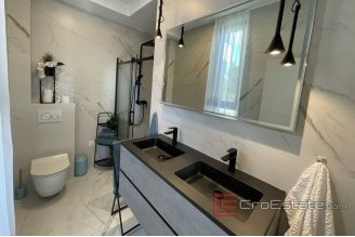 011 2035 04 Trogir Modern villa with pool for sale
