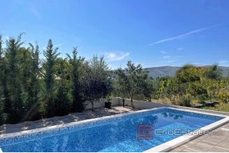 011 2035 04 Trogir Modern villa with pool for sale