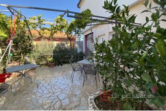 017 2034 20 Trogir house with yard near center for sale