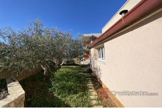 017 2034 20 Trogir house with yard near center for sale