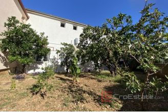 017 2034 20 Trogir house with yard near center for sale