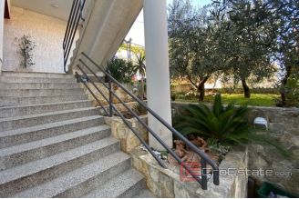 017 2034 20 Trogir house with yard near center for sale