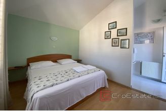 017 2034 20 Trogir house with yard near center for sale