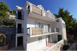 0015 2016 473 Omis apartment house with sea view for sale