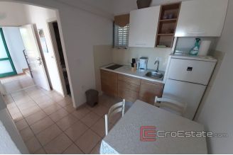 0015 2016 473 Omis apartment house with sea view for sale