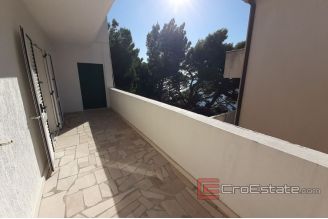 0015 2016 473 Omis apartment house with sea view for sale