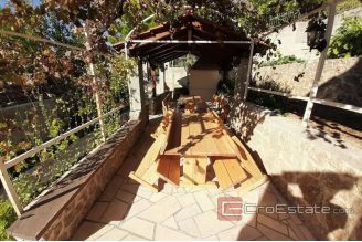 0015 2016 473 Omis apartment house with sea view for sale